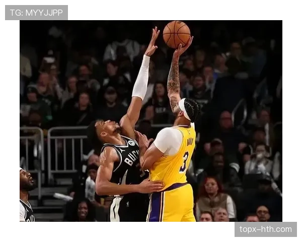 戴维斯进攻效率飙升,湖人队表现引全联盟关注 戴维斯进攻效率飙升,湖人队表现引全联盟关注