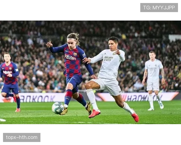 莱万多夫斯基因腿筋不适缺席训练,球队回暖势头遭遇新挑战 莱万多夫斯基因腿筋不适缺席训练,球队回暖势头遭遇新挑战