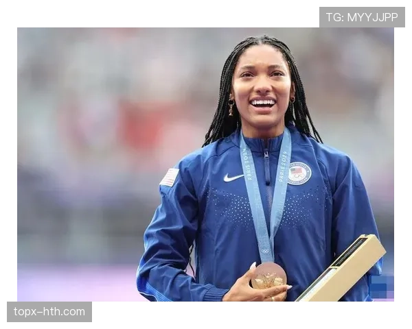 戴维斯成长历程启示年轻运动员，展现克服挑战与实现梦想的积极状态