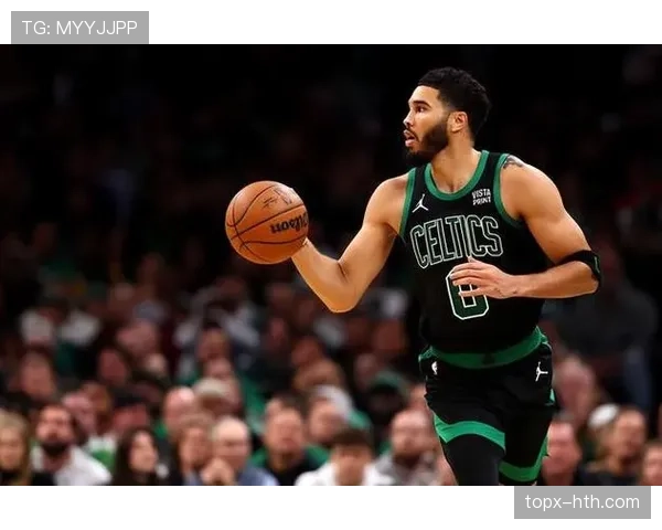 挡拆为塔图姆拉开三分空间，提升无球威胁较上季更稳